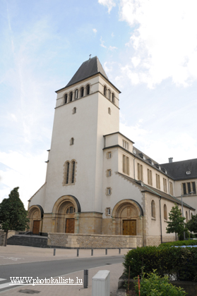 Église du Sacré-Coeur avec parvis rénové