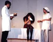 Natacha �clate en sanglots