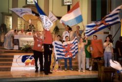 Tous ces drapeaux, c'�tait pour la t�l� Allemande